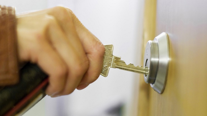 how to contact a locksmith in an office emergency